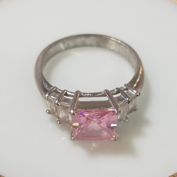 Pretty in pink ring - Picture 4 of 9